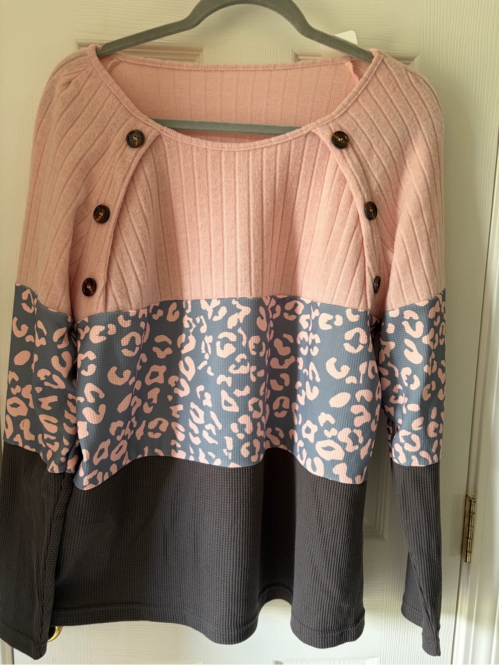 Women's Pink and Gray Colorblock Leopard Knit Pullover Sweater Large
